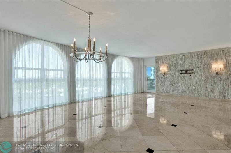 Property Photo: 2845 NE 9th St 605 FL 33304