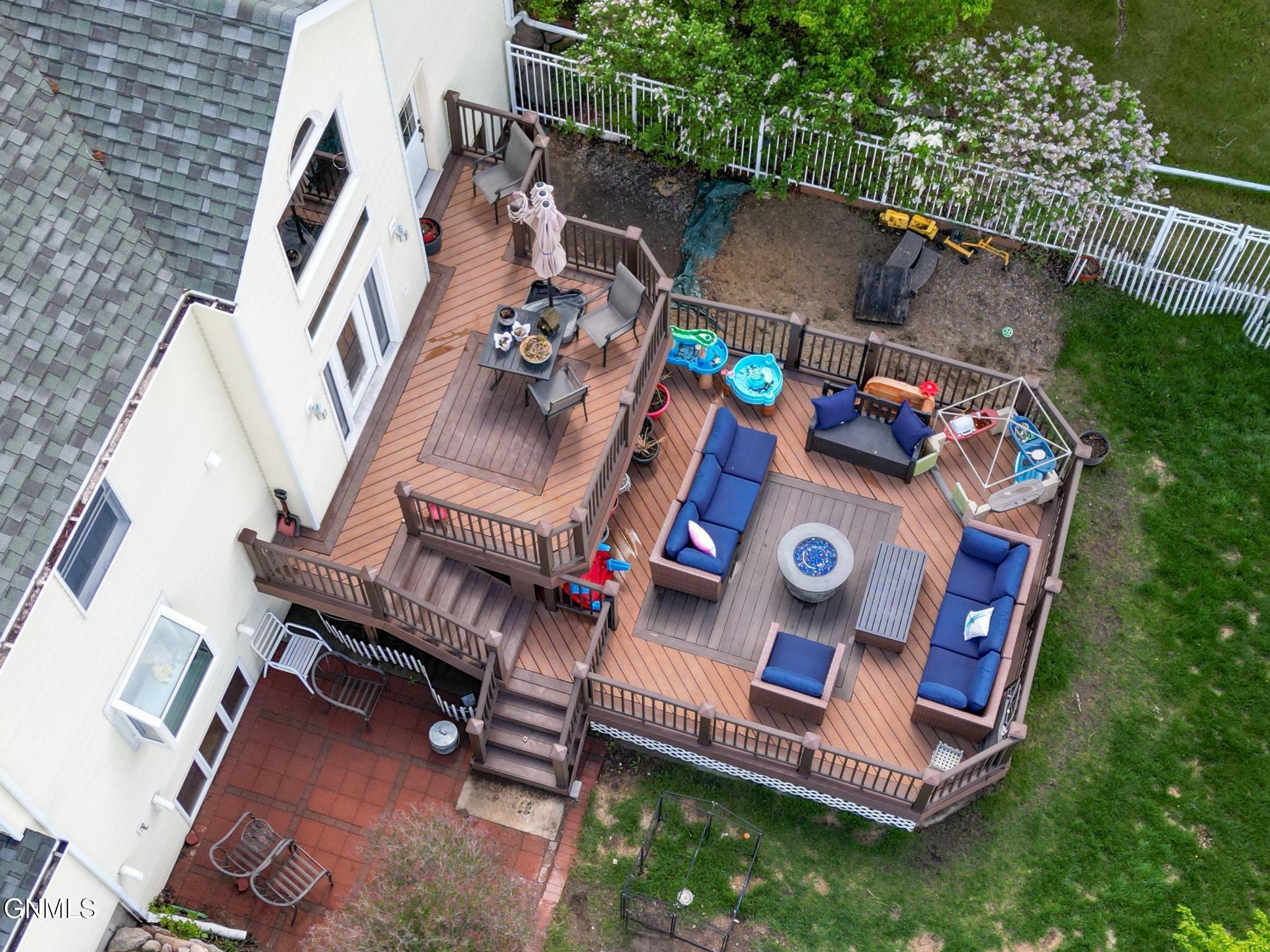 Property Photo:  807 Bruce Dr Drive  ND 58554 