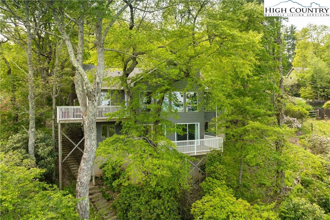 Property Photo: 584 Green Hill Woods NC 28605