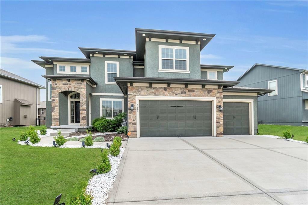 Property Photo: 4217 SW Stoney Brook Drive MO 64082