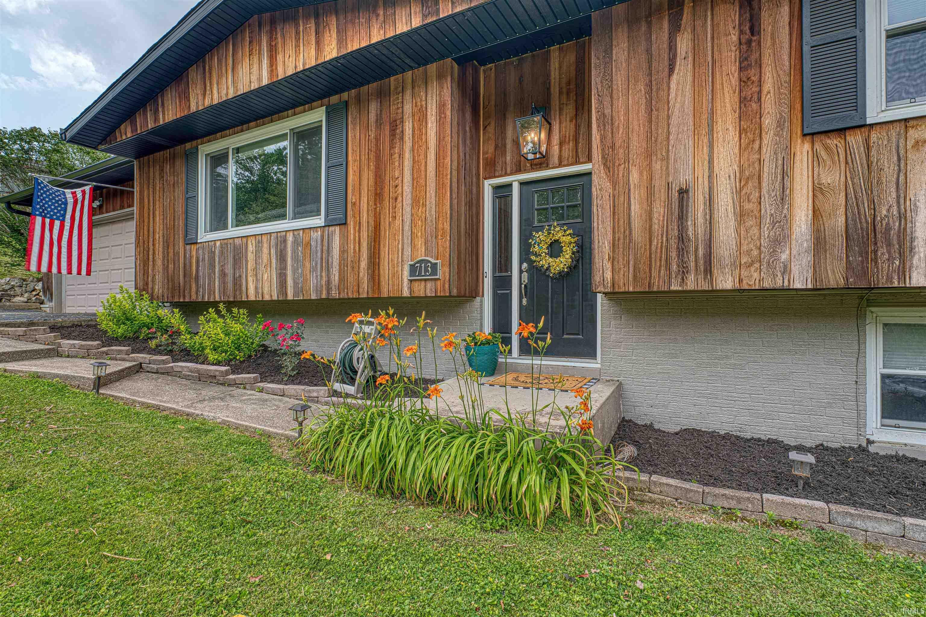 Property Photo: 713 Carole Place IN 47630