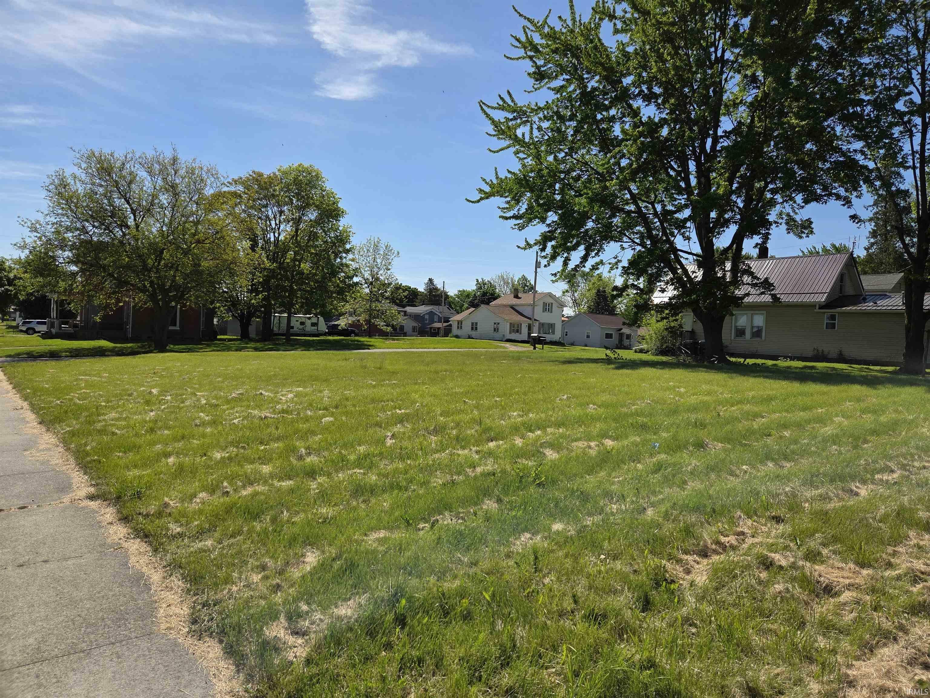 Property Photo: 305 S Franklin Street IN 46793