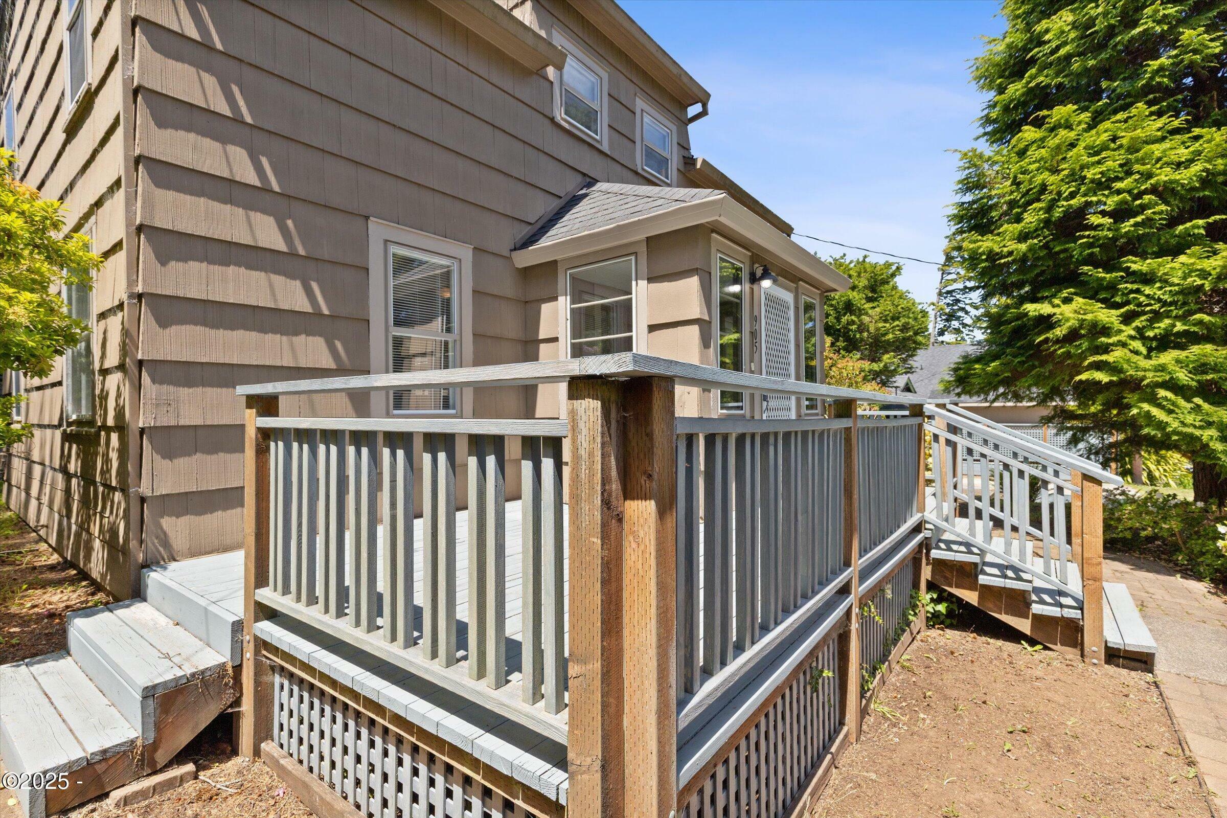 Property Photo: 905 NE Douglas Street OR 97365