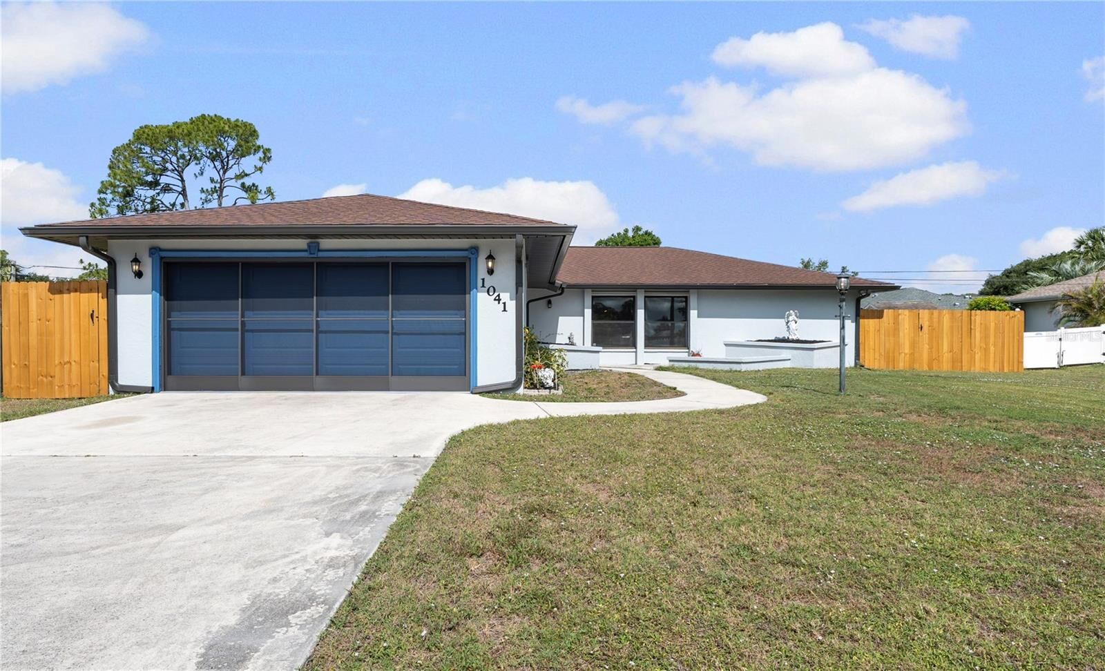 Property Photo:  1041 S Salford Boulevard  FL 34287 