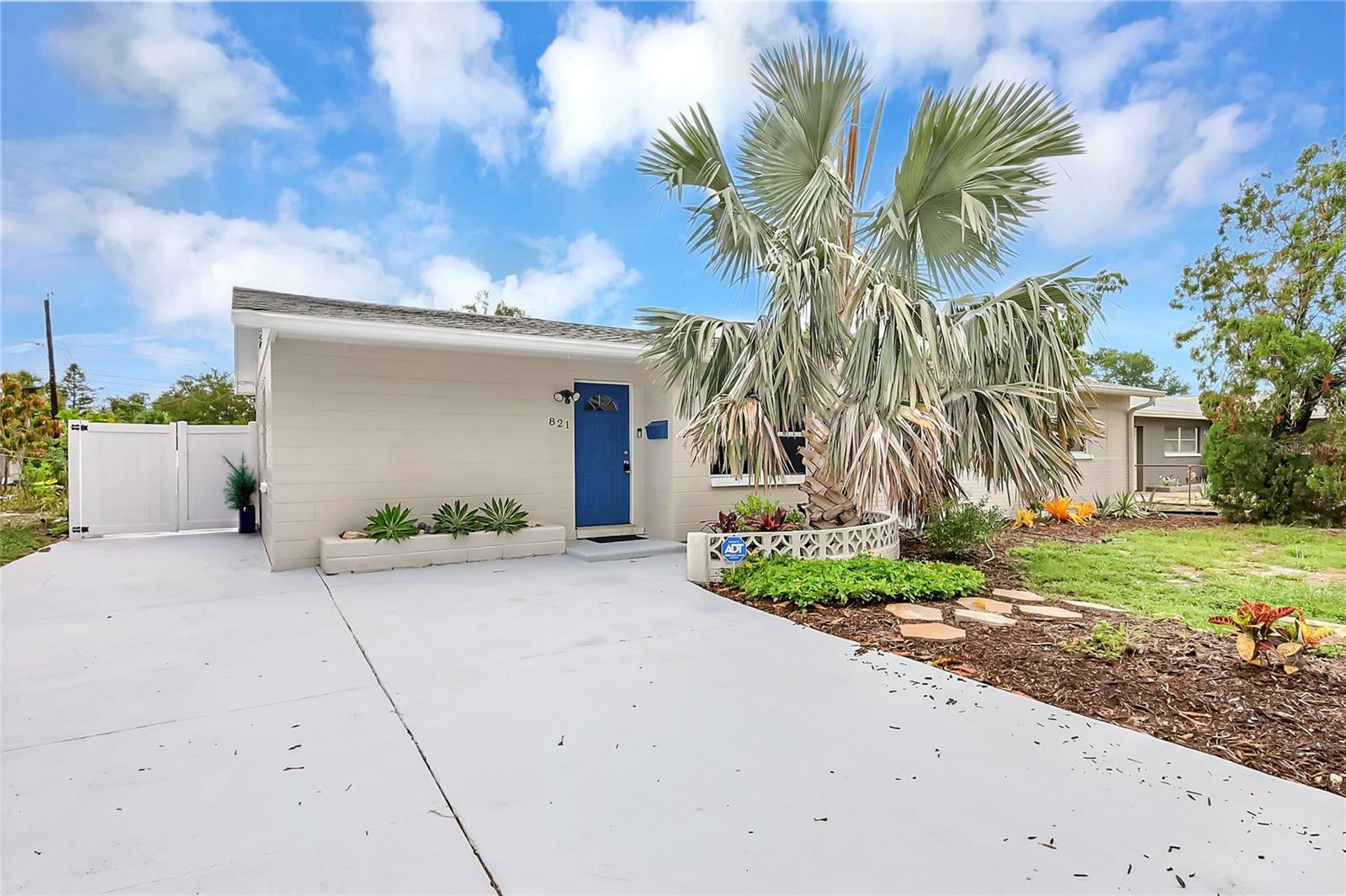 Property Photo: 821 52nd Avenue S FL 33705