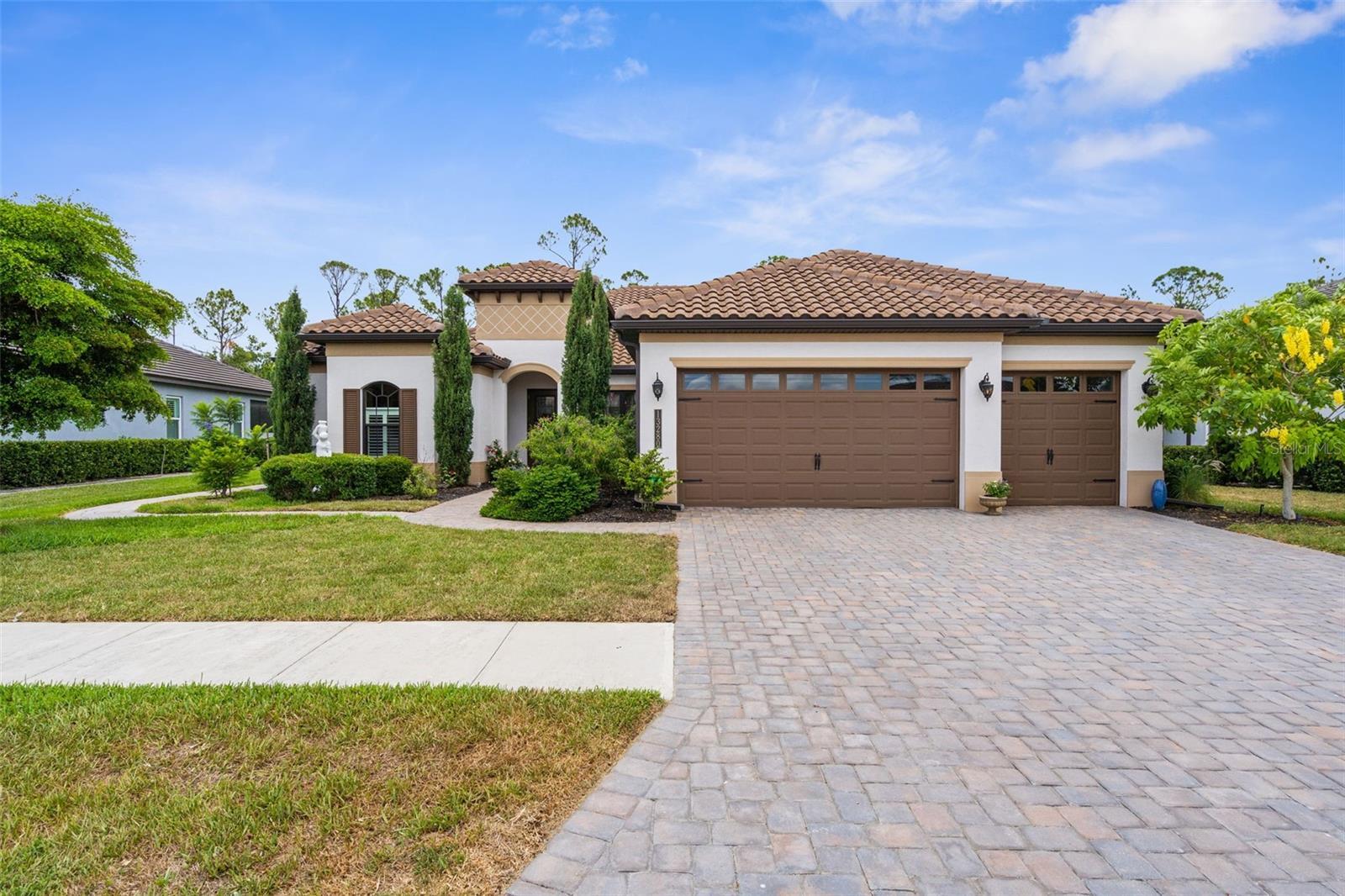 Property Photo: 13280 Campanile Court FL 34293