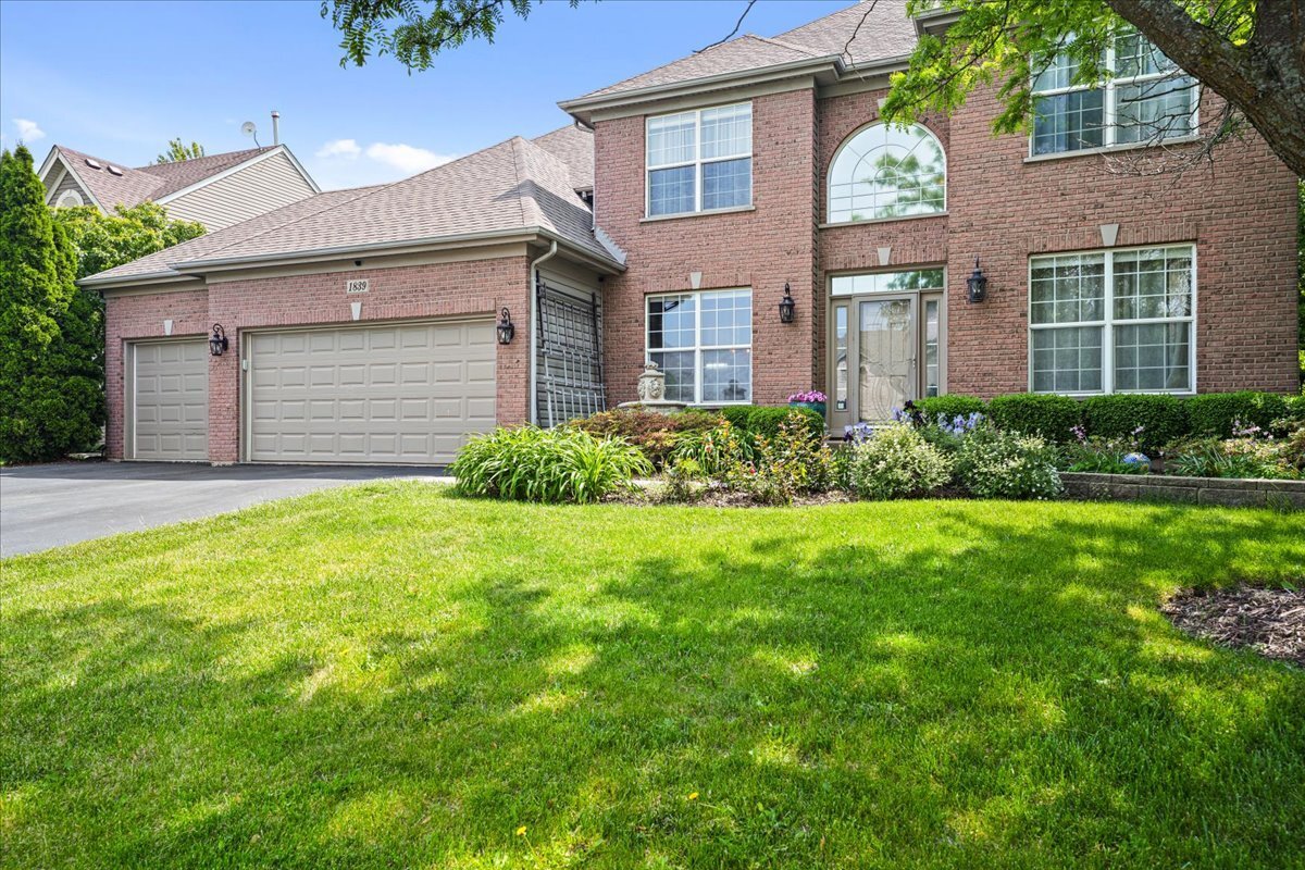 Property Photo: 1839 Kings Gate Lane IL 60014