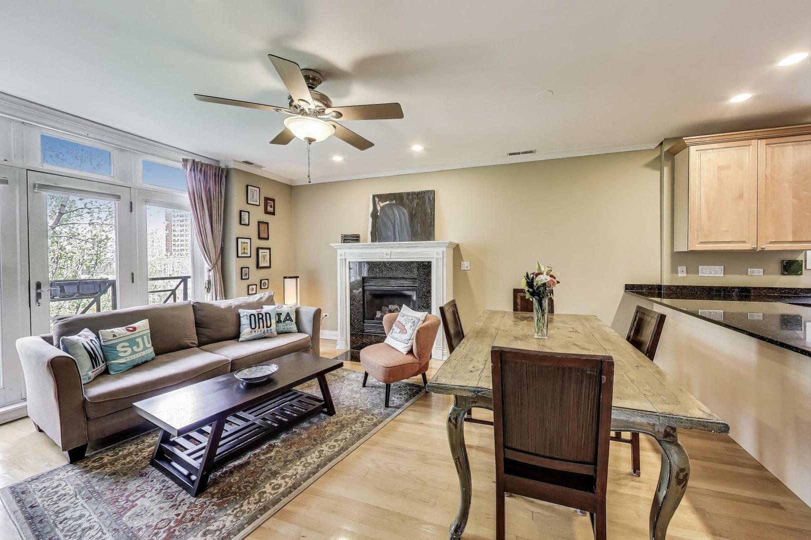 Property Photo: 4860 N Kenmore Avenue 4S IL 60640