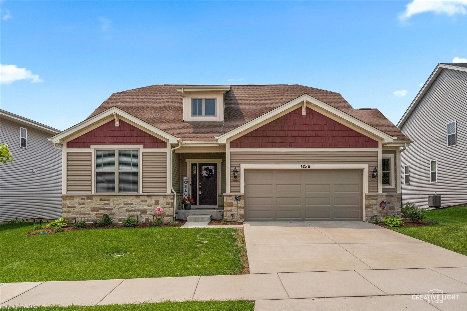 Property Photo: 1285 Highpoint Court IL 60103