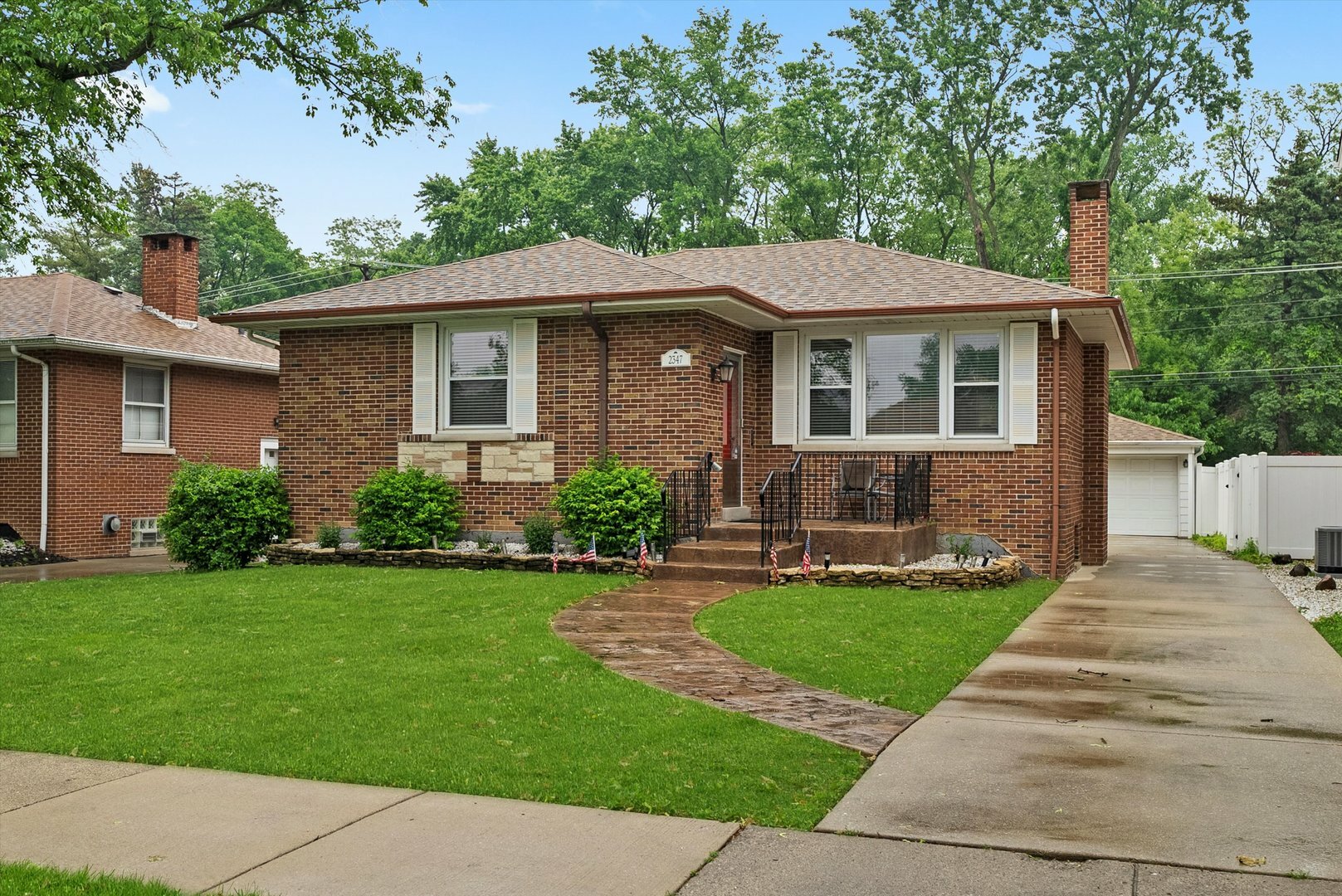 2347 Belleview Avenue  Westchester IL 60154 photo