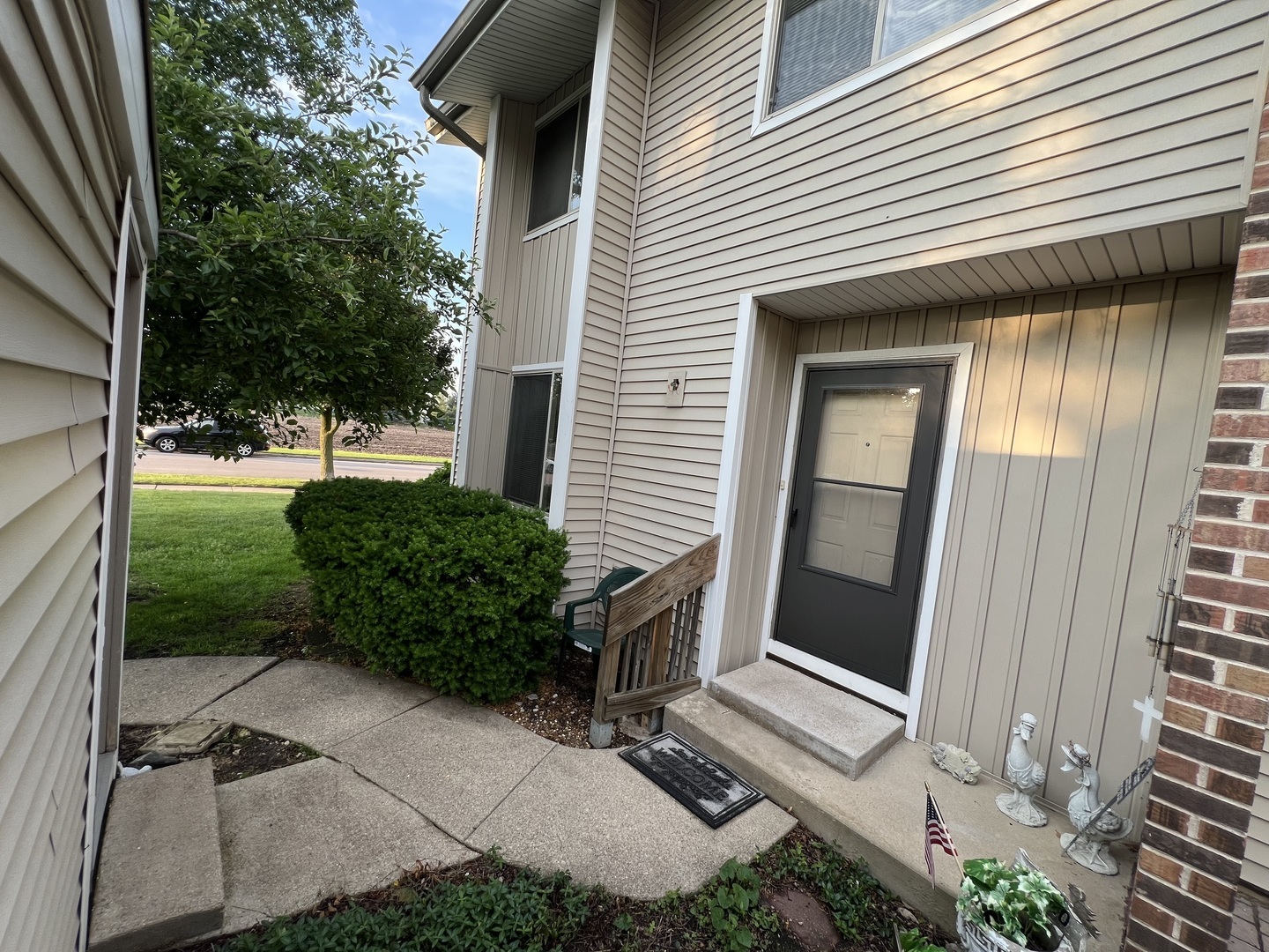 Property Photo: 1096 Cascade Drive IL 60506