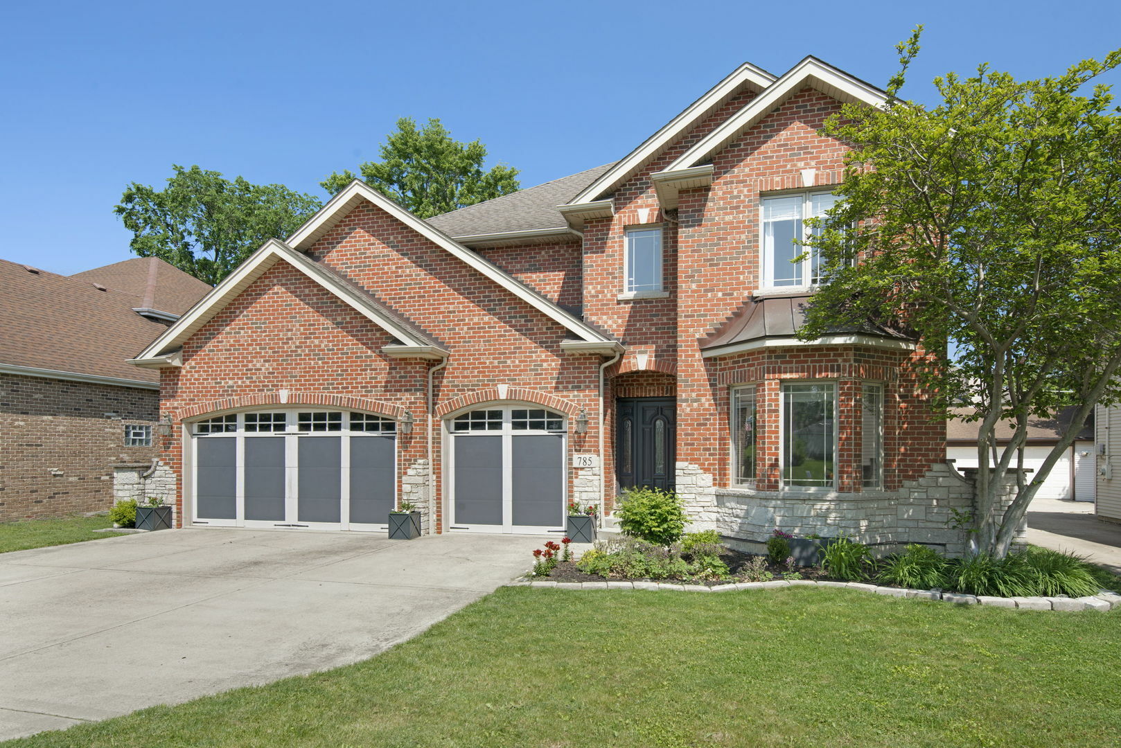 Property Photo: 785 N Emroy Avenue IL 60126