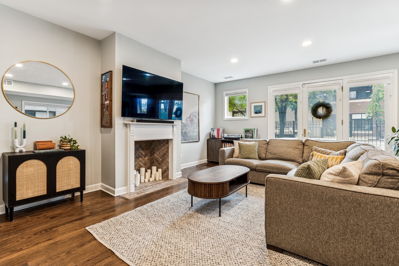 Property Photo: 2309 W Chicago Avenue 1 IL 60622
