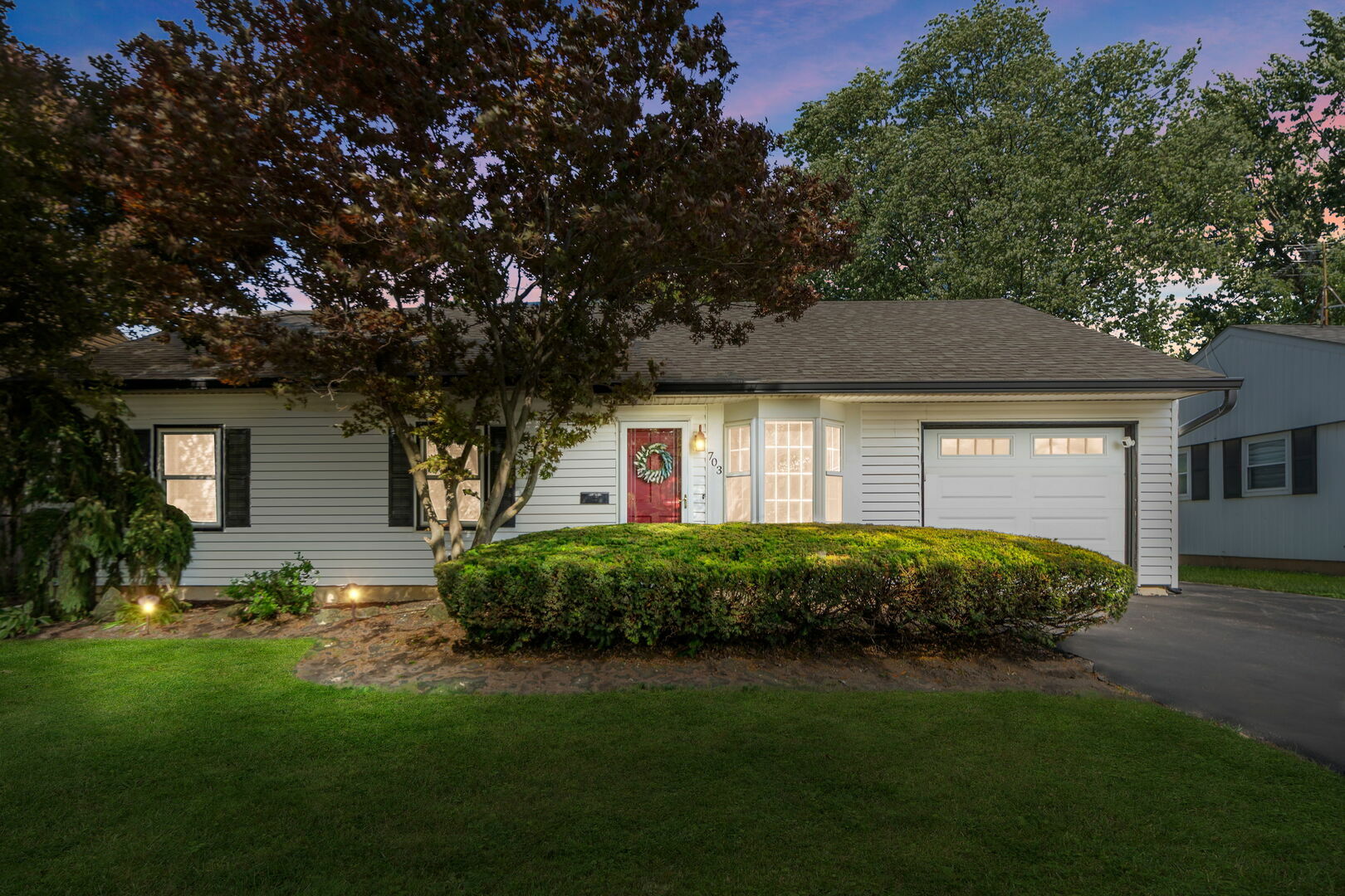 Property Photo: 703 Sunnydale Boulevard IL 60107