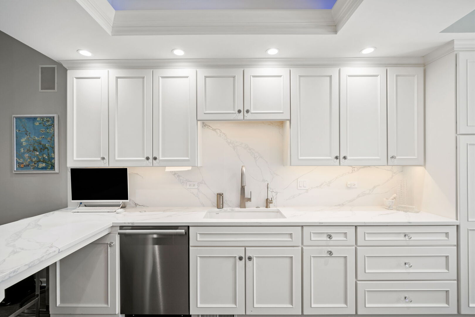 Property Photo: 203 N Larch Avenue IL 60126