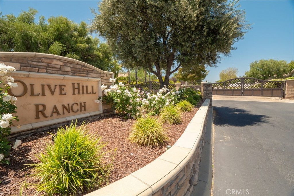Property Photo: 42926 Joshua Tree Court CA 92562
