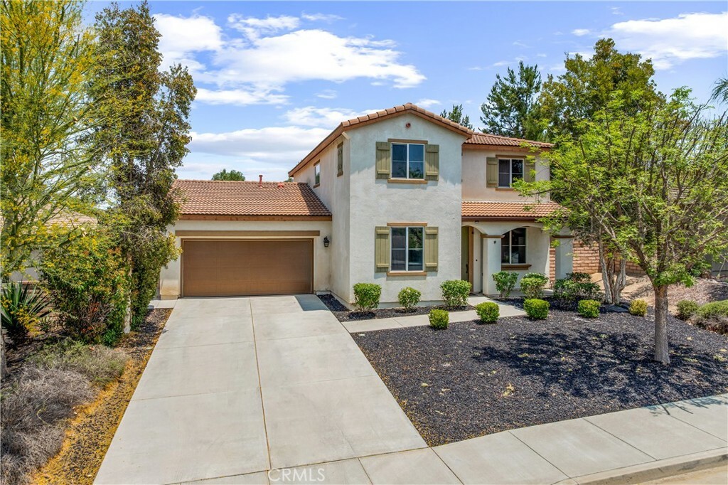 Property Photo: 30574 Saddlehorn Way CA 92584