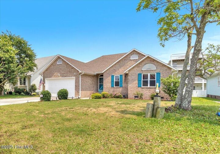 Property Photo: 734 Sloop Pointe Lane NC 28449