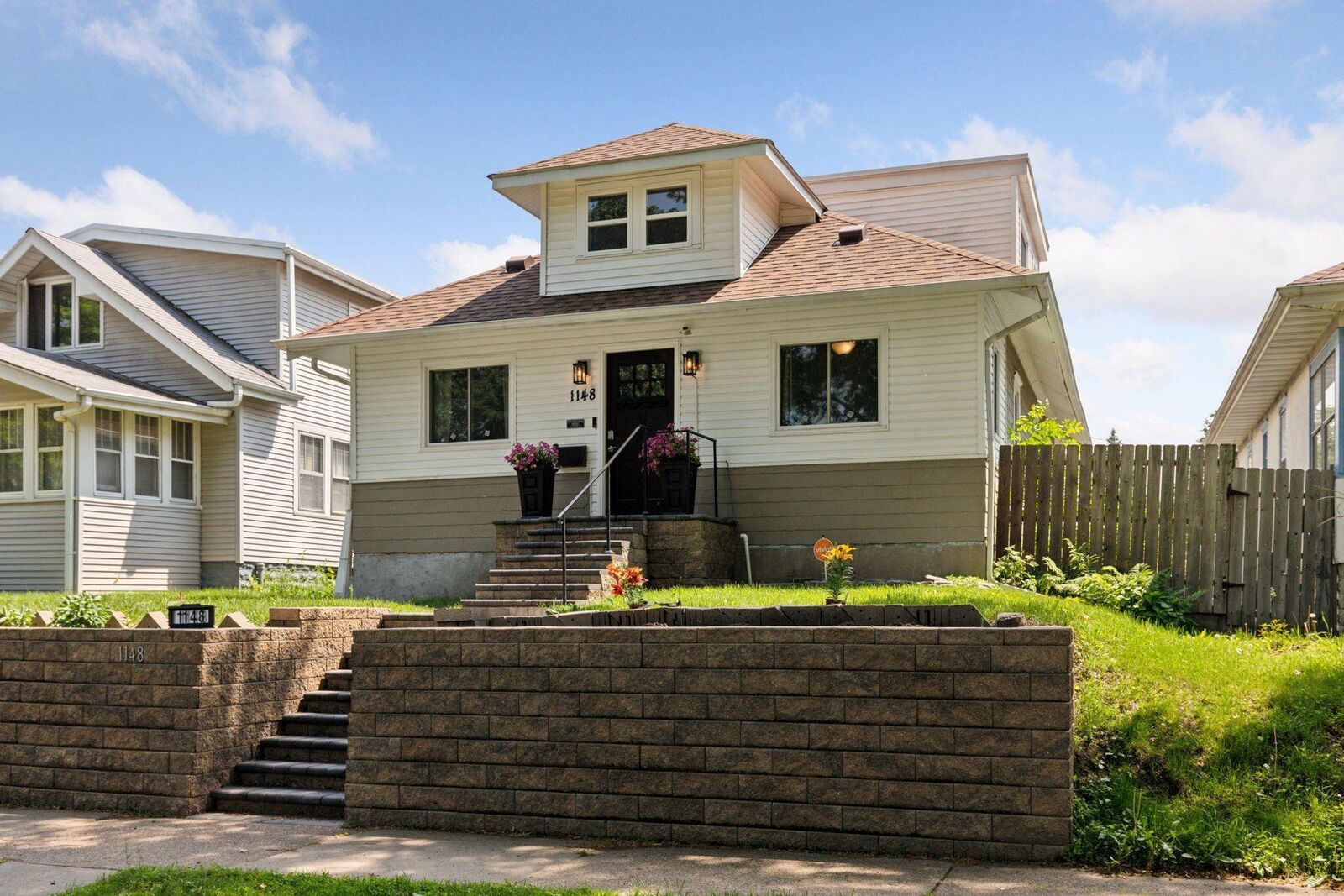 Property Photo:  1148 Geranium Avenue E  MN 55106 