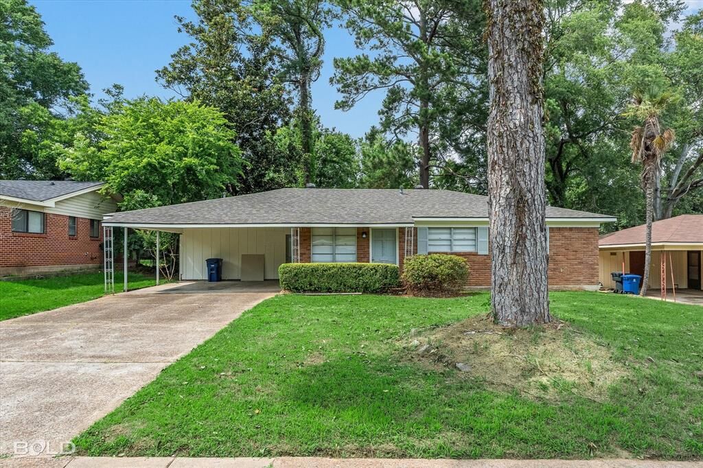 Property Photo: 2828 Lynda Lane LA 71118