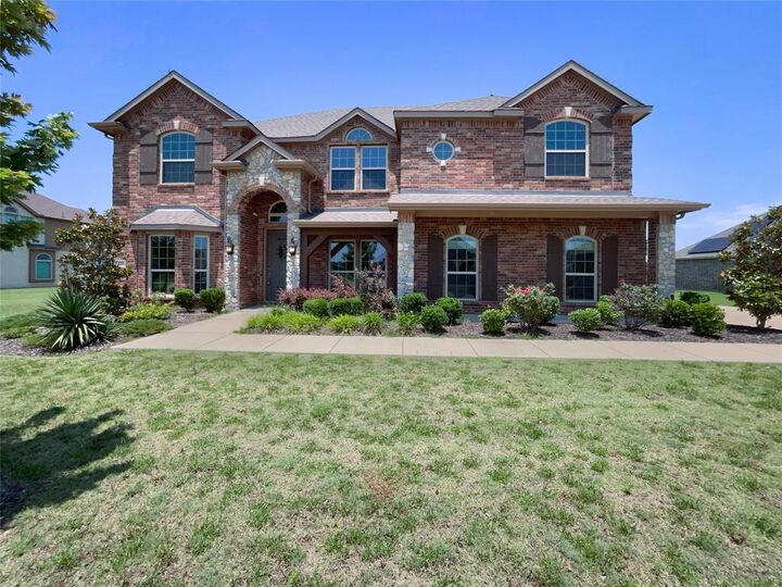 Property Photo: 233 Stonegate Way TX 75154