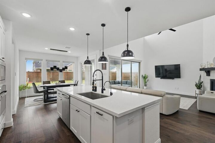 Property Photo: 2504 Bedford Road TX 76226