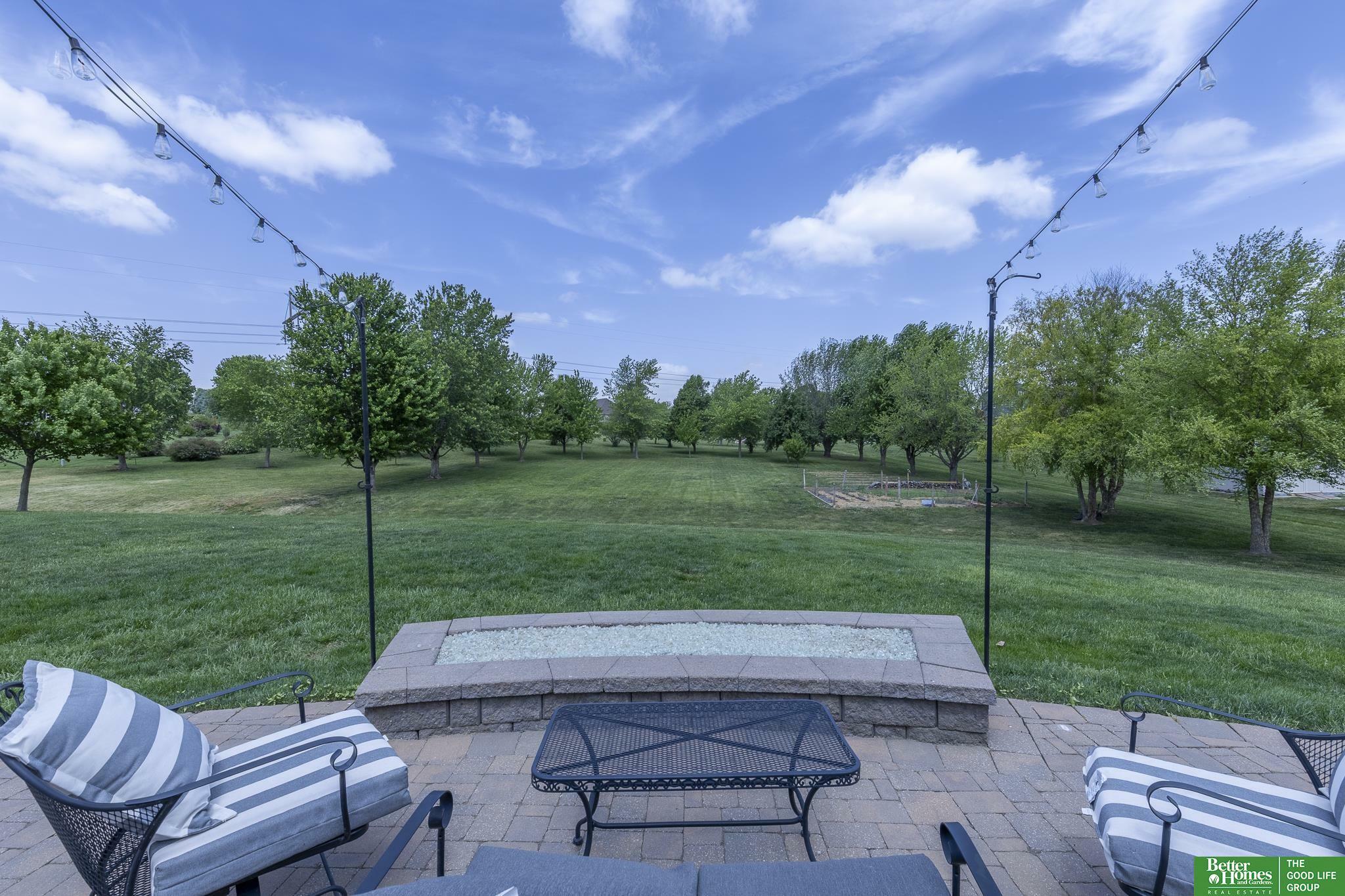 Property Photo: 3902 Fox Ridge Drive NE 68123