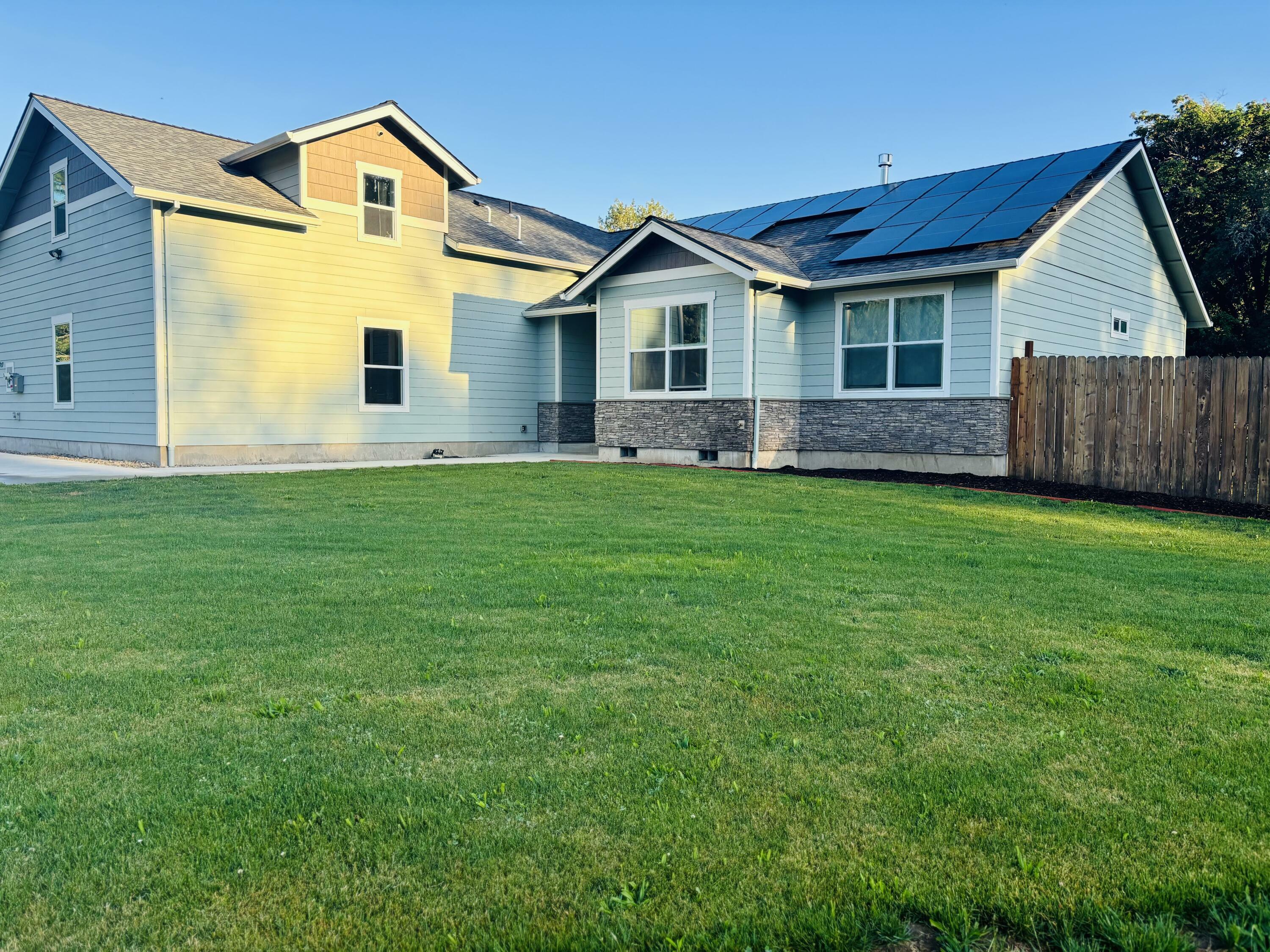 Property Photo: 707 Wards Creek Road OR 97537