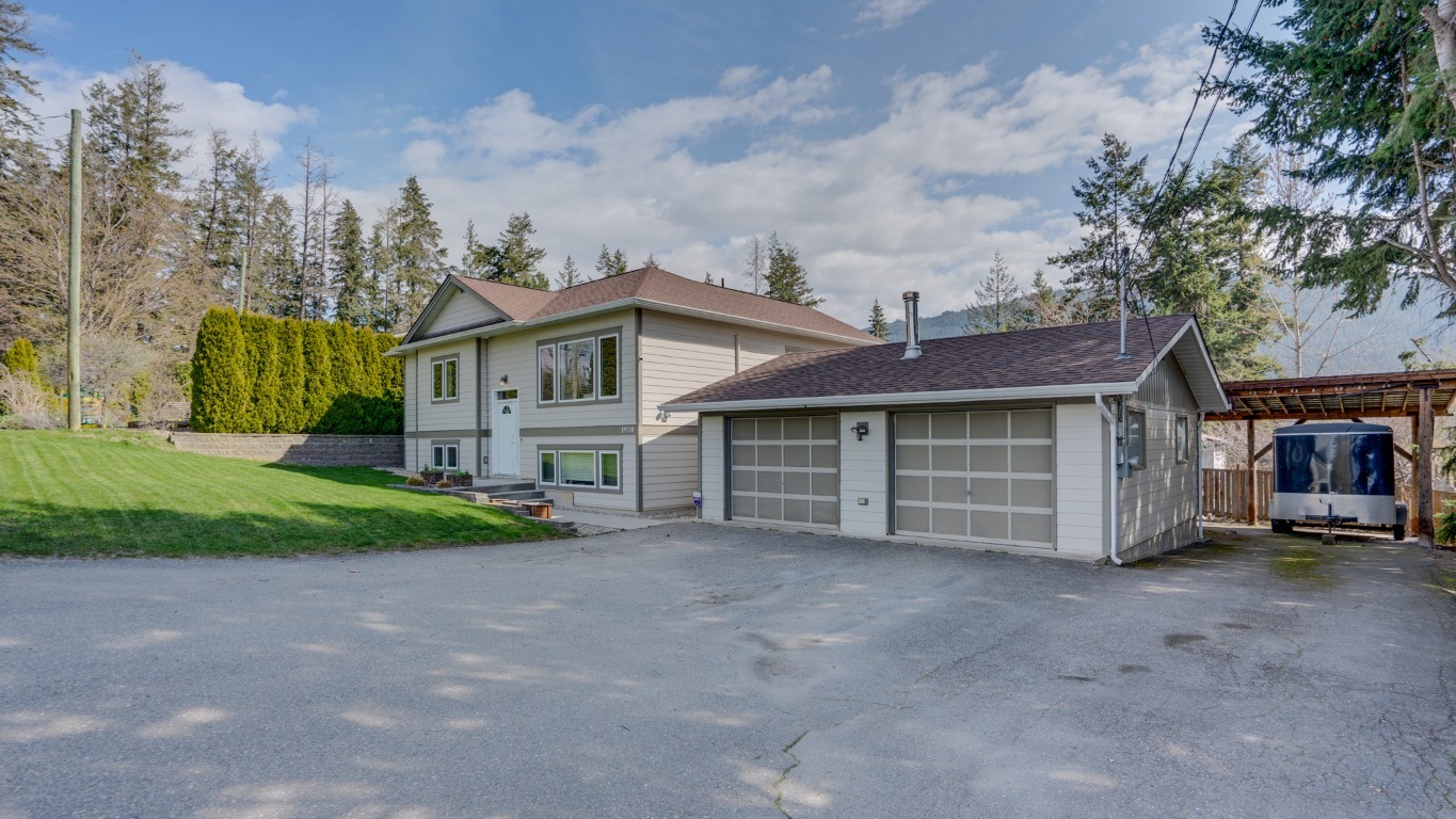 1920 36th Street NE  Salmon Arm BC V1E 2Z2 photo