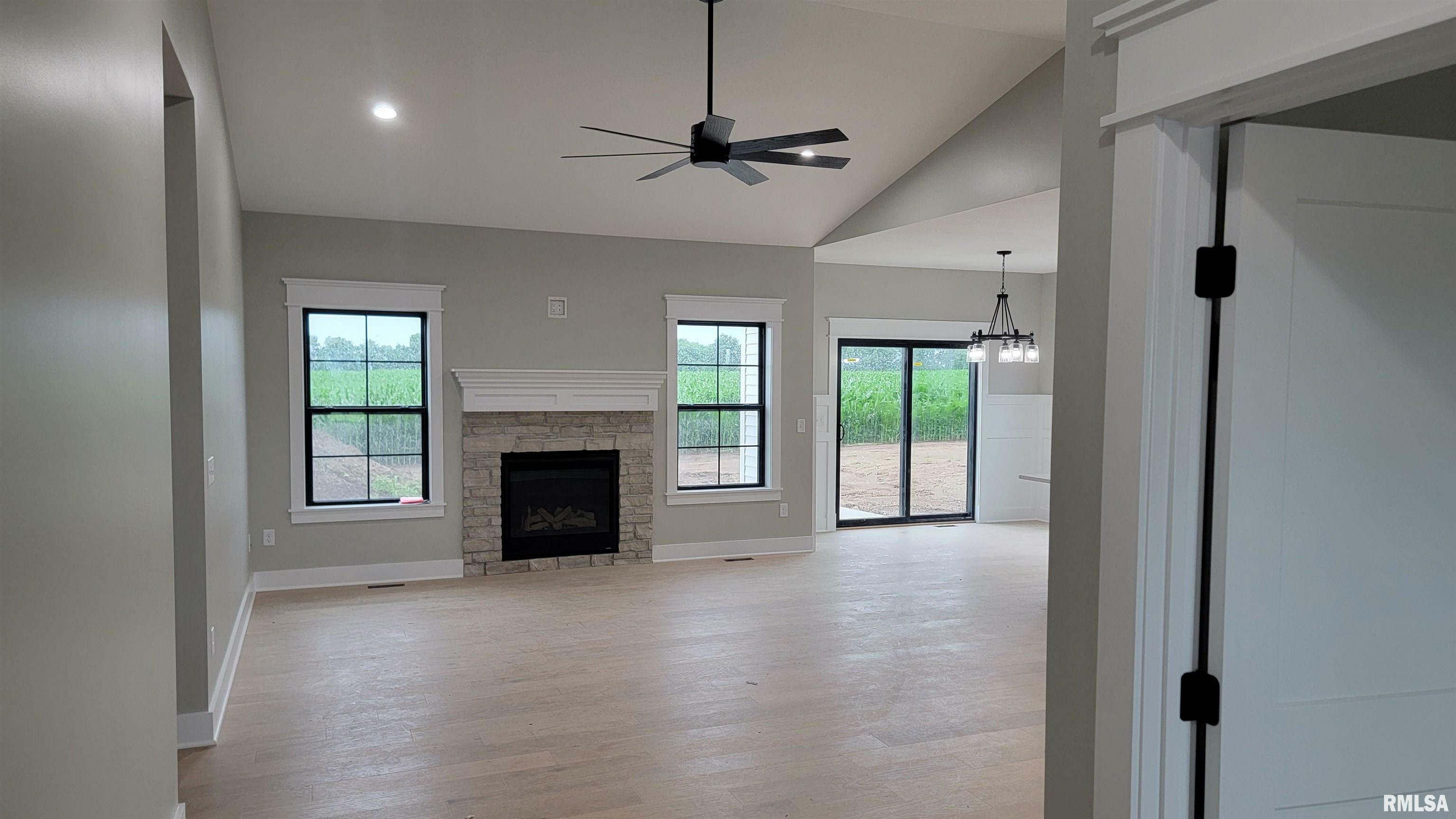 Property Photo: 1316 Hillcrest Drive IL 61523