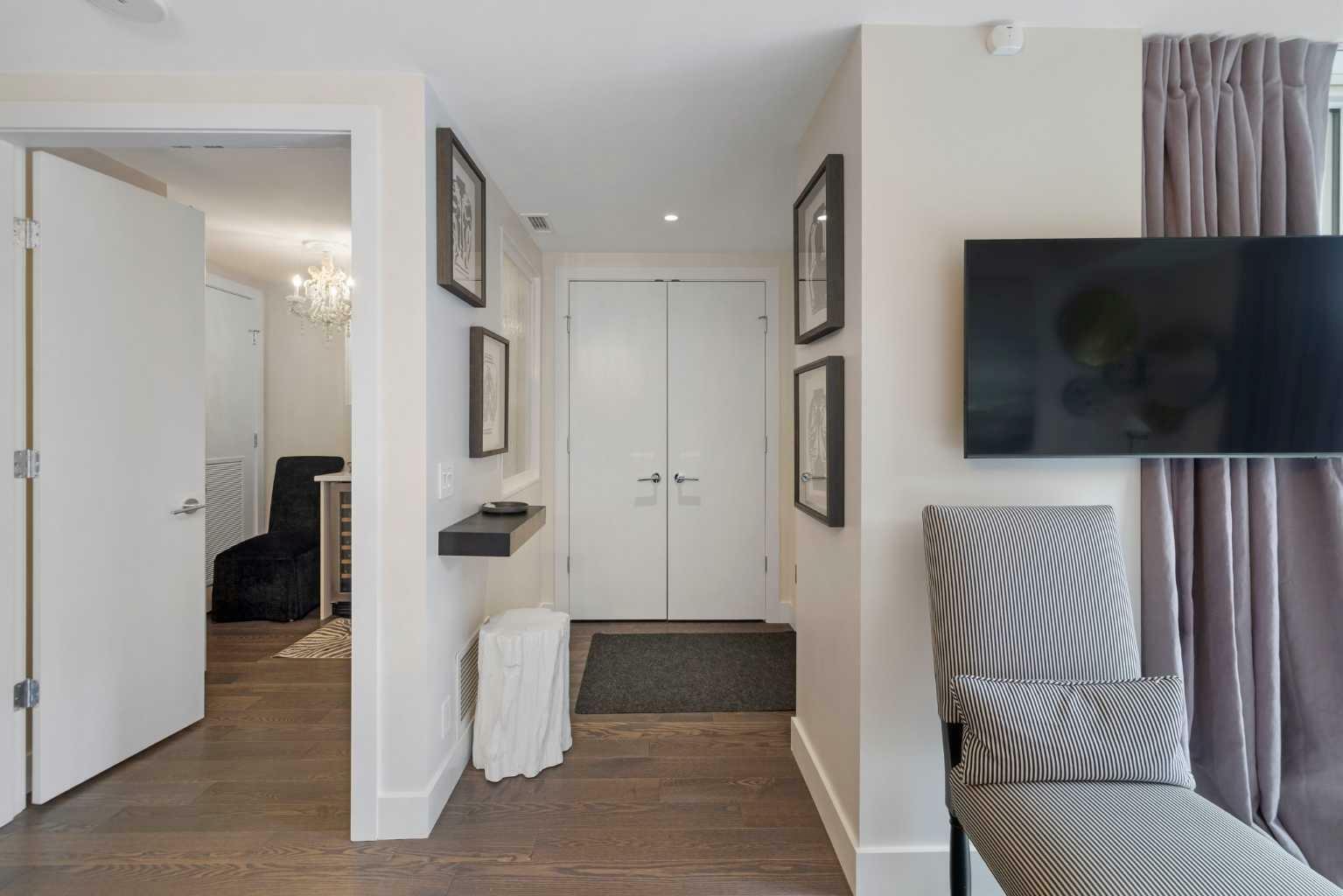 Property Photo: 1025 5 Avenue SW 105 AB T2P 1N4
