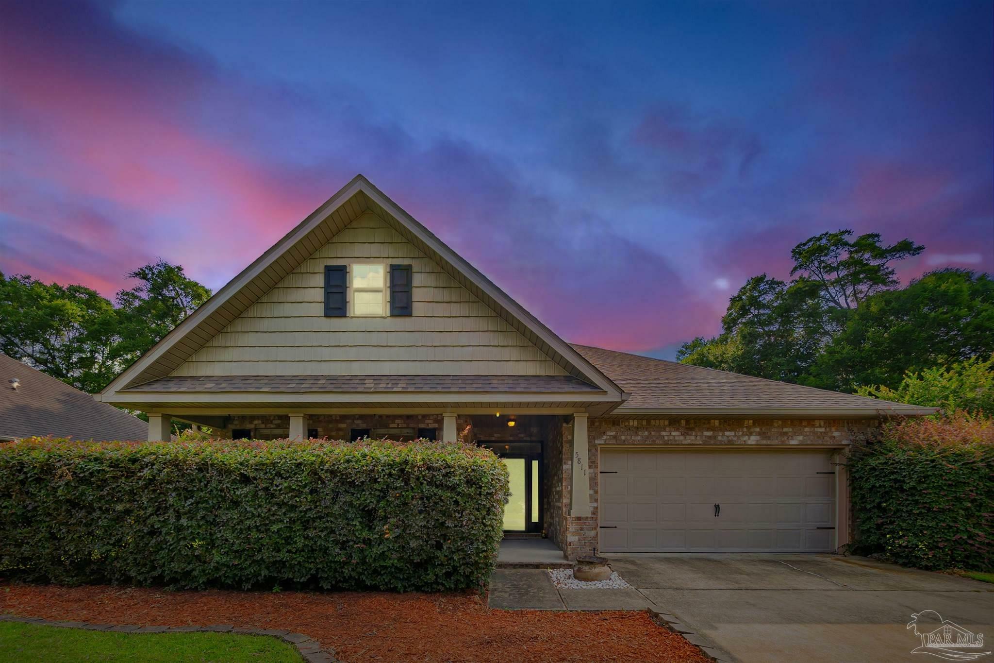 Property Photo: 5811 Rustic Ridge Cir FL 32570