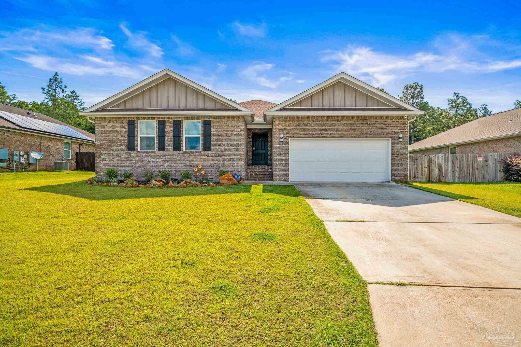 Property Photo: 4668 Red Oak Dr FL 32583