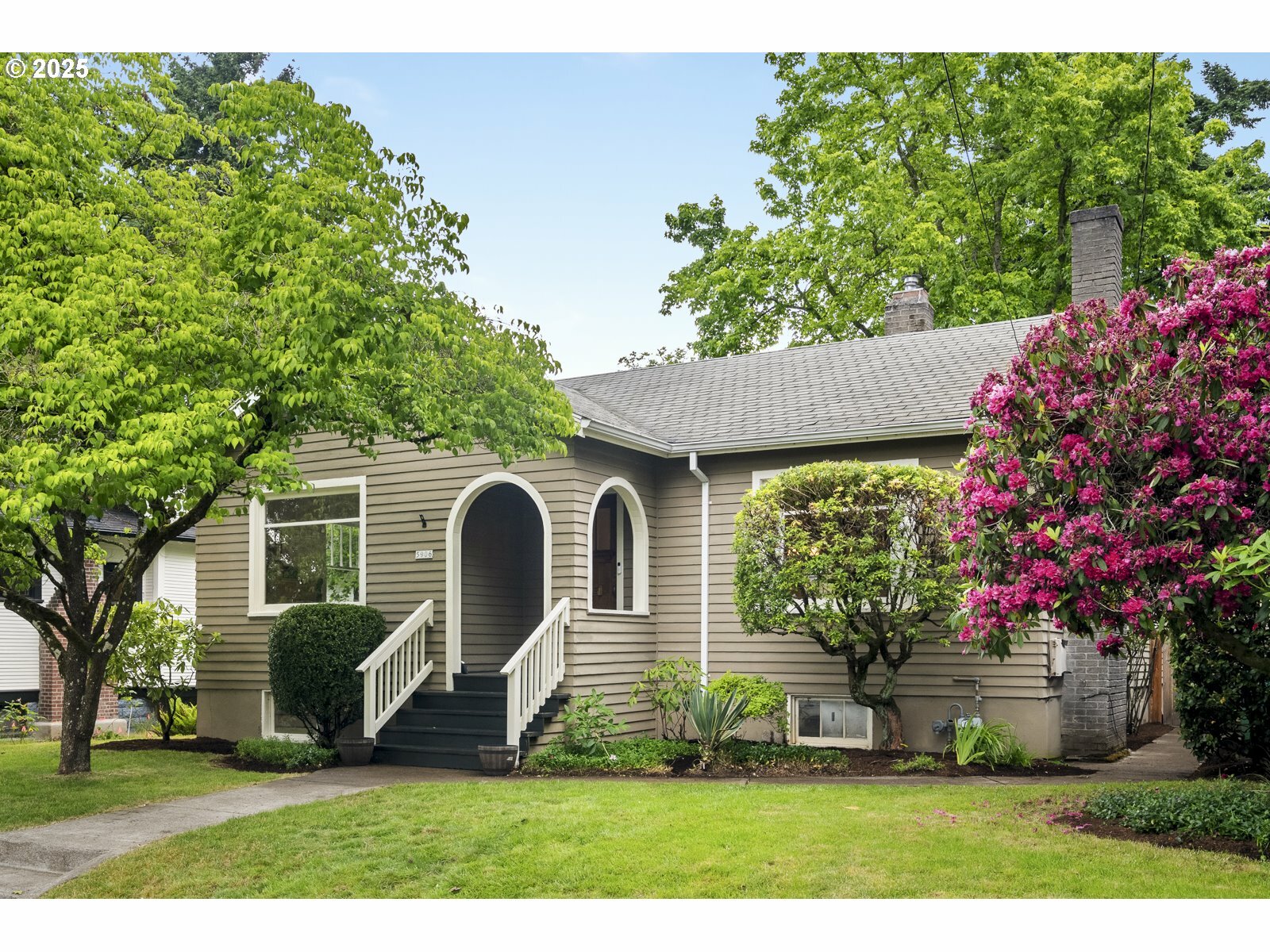 Property Photo: 5906 NE 31st Ave OR 97211