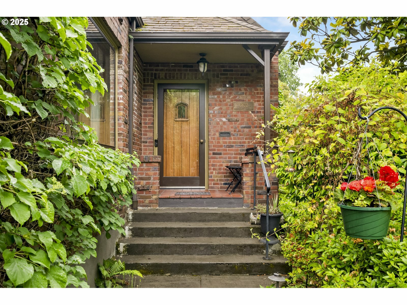 Property Photo: 3622 NE Hassalo St OR 97232