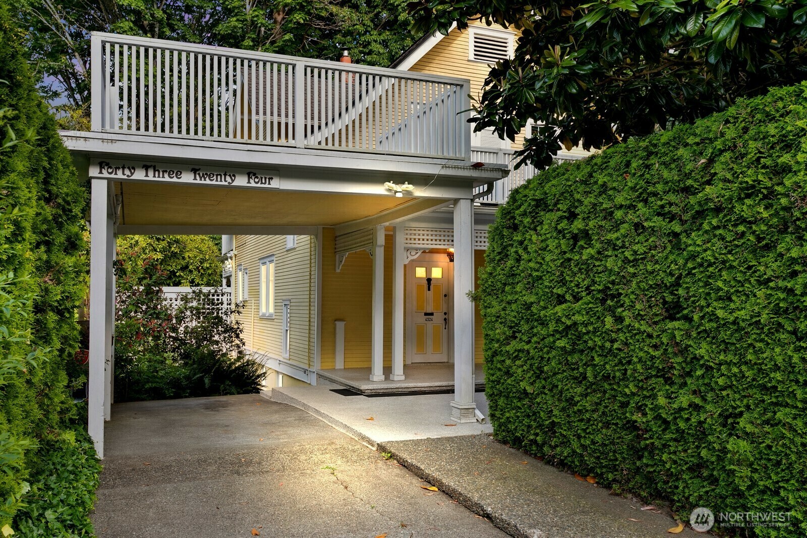 Property Photo:  4324  35th Avenue W  WA 98199 