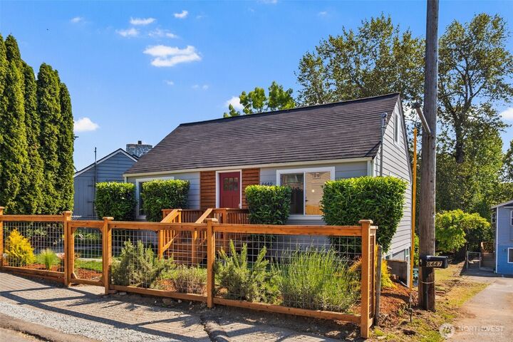 Property Photo:  8449  Grattan Pl  S  WA 98118 