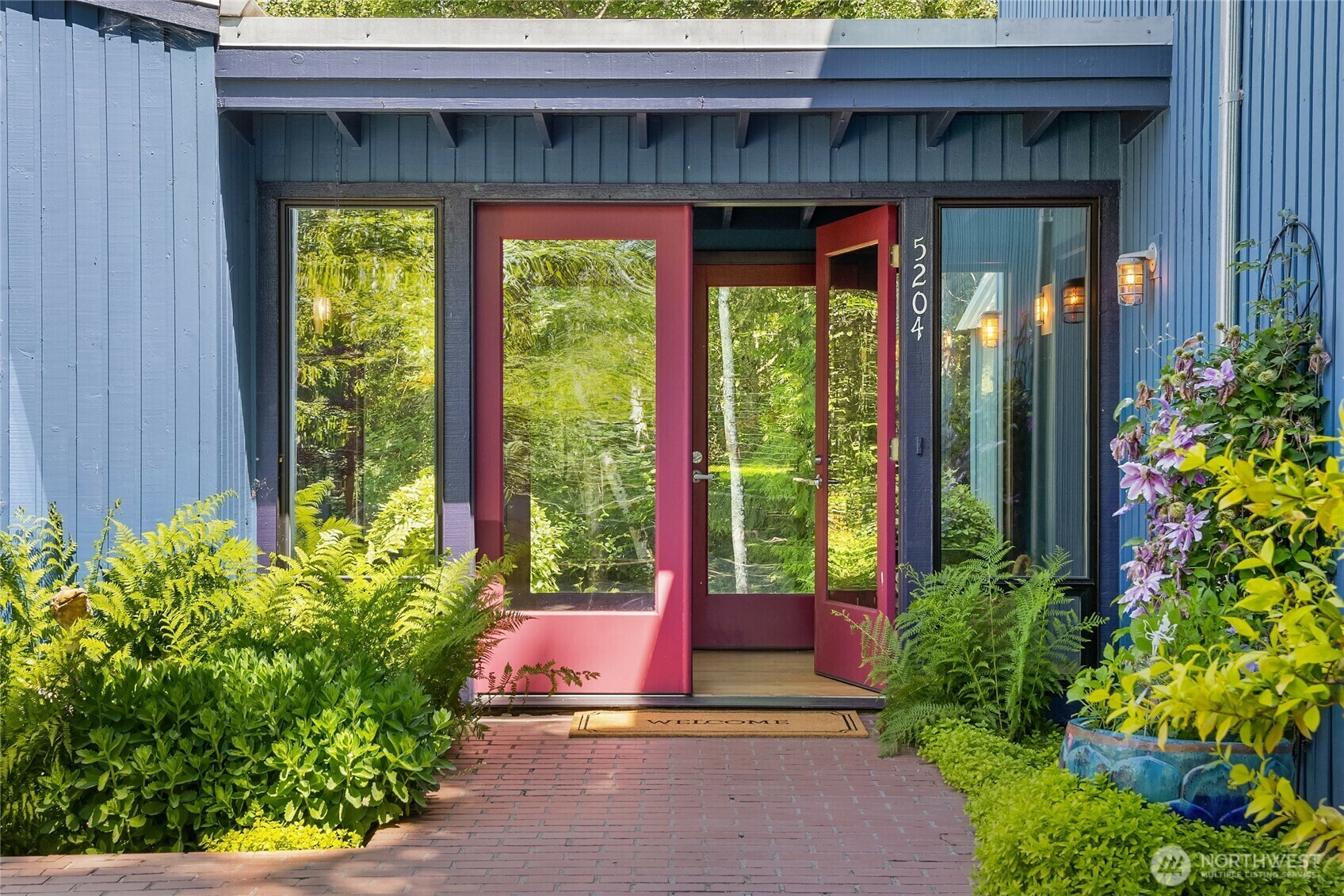 Property Photo: 5204 Lynwood Center Road NE WA 98110