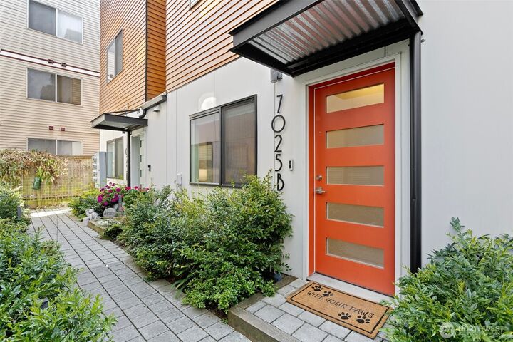 Property Photo: 7025 35th Avenue NE B WA 98115