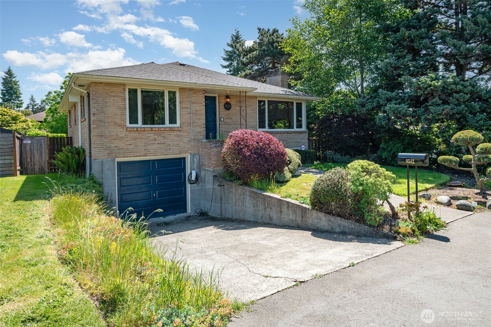 Property Photo: 9512 17th Avenue NW WA 98117