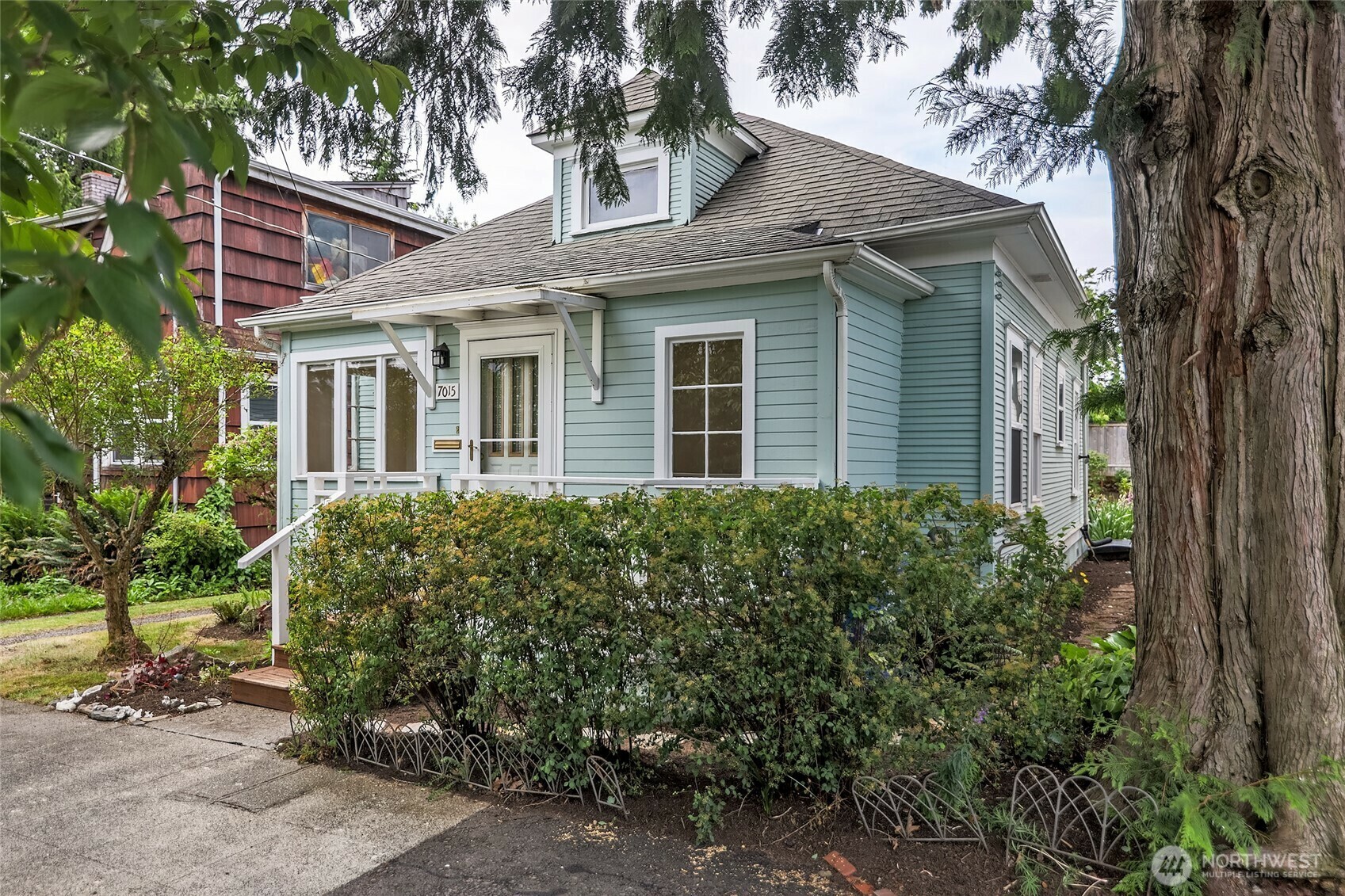 Property Photo: 7015 23rd Avenue NW WA 98117