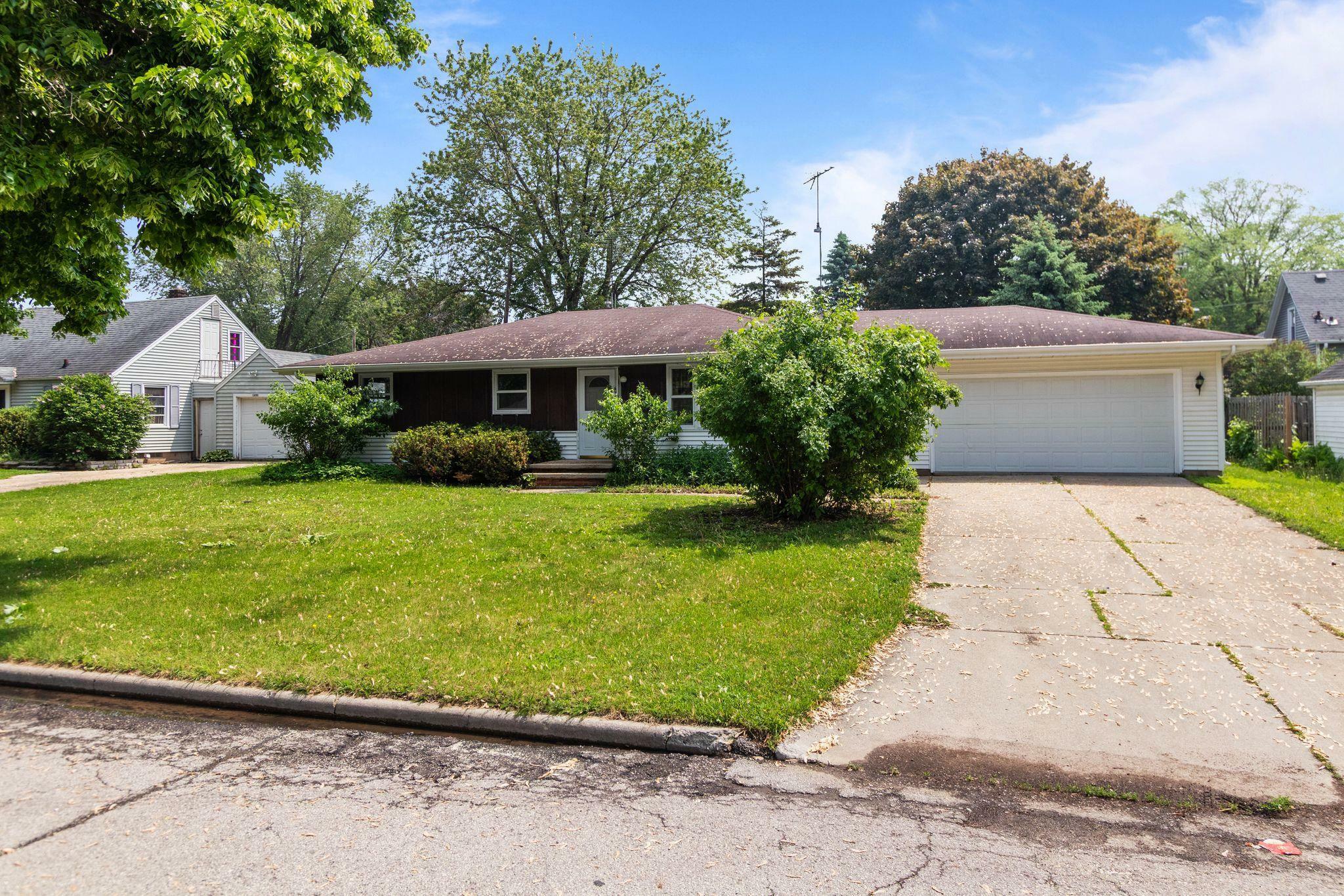 Property Photo: 1636 S Driscoll Street WI 54914