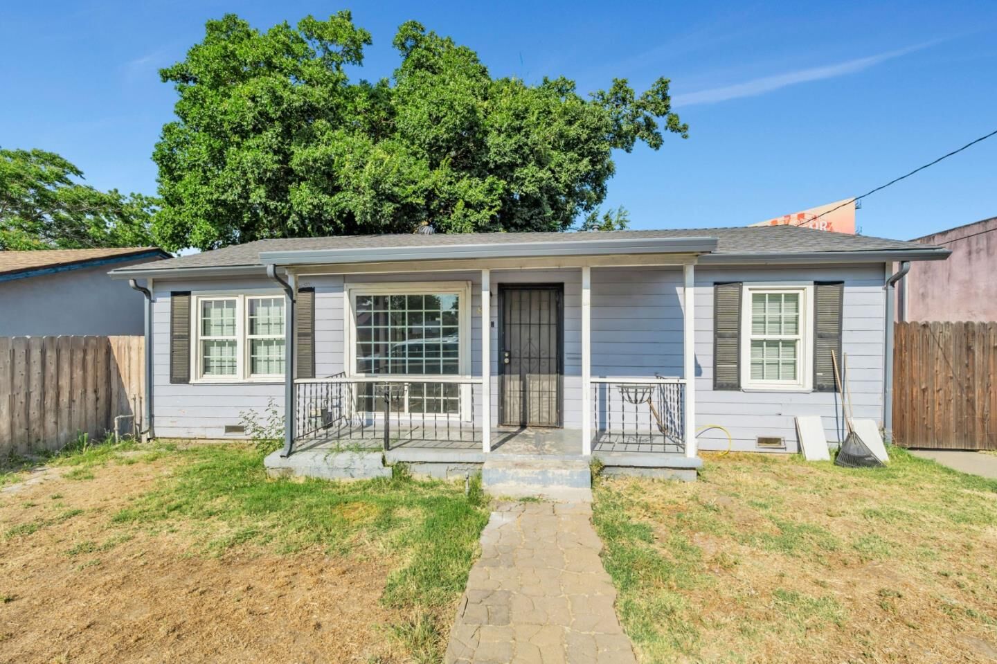 Property Photo:  826 King Avenue  CA 95203 