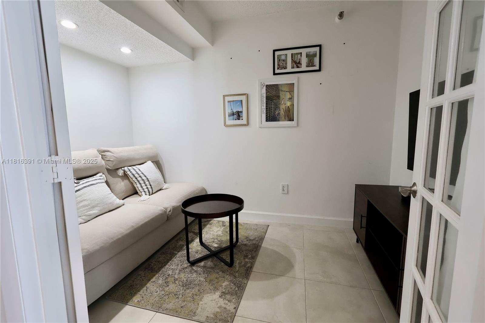 Property Photo: 20505 E Country Club Dr 1237 FL 33180