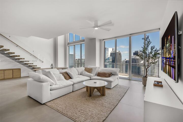 92 SW 3rd St Pent 5204  Miami FL 33130 photo