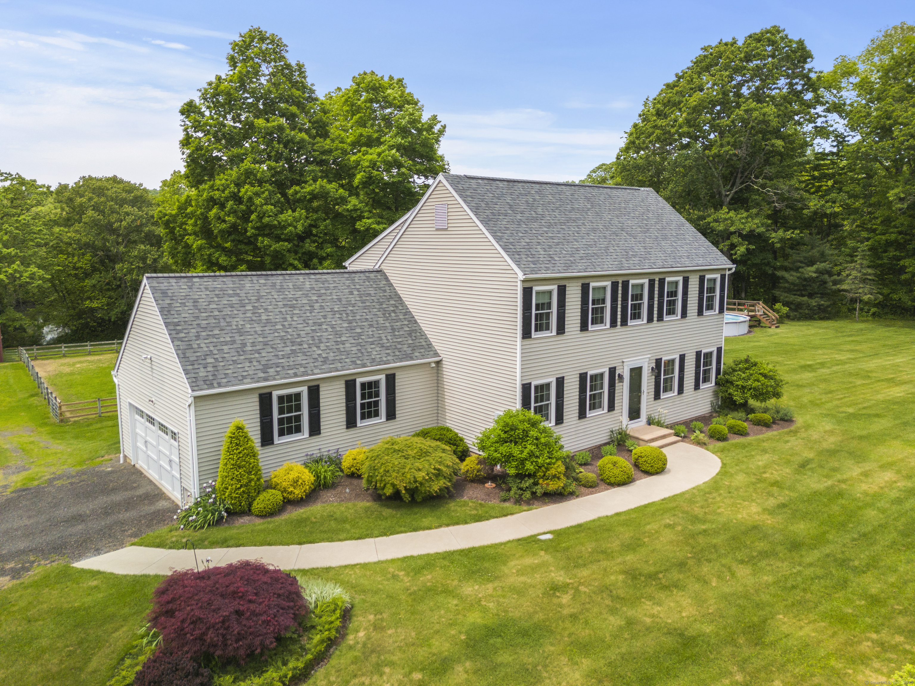 Property Photo:  