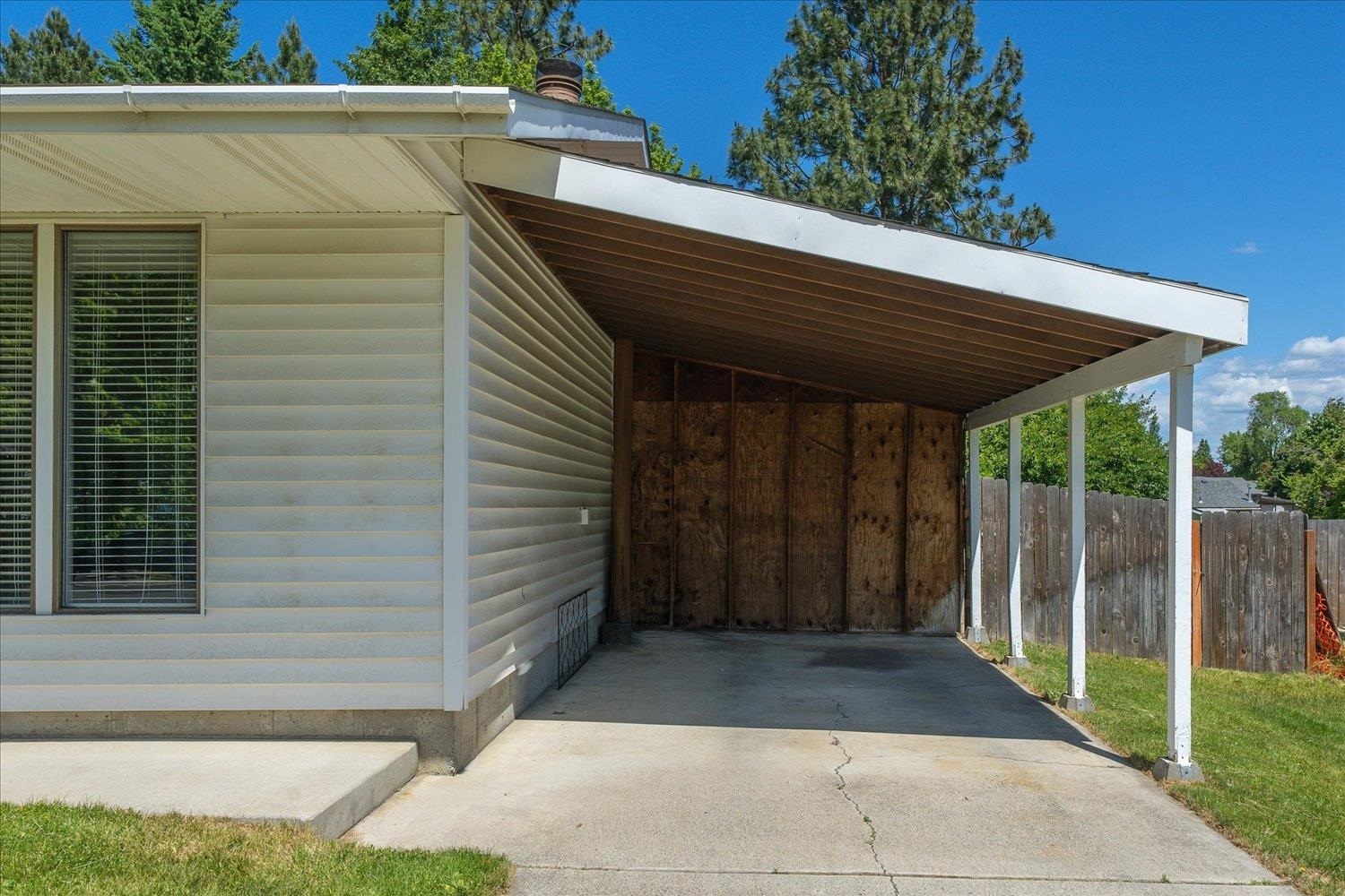 Property Photo: 711 E Cascade Pl WA 99208