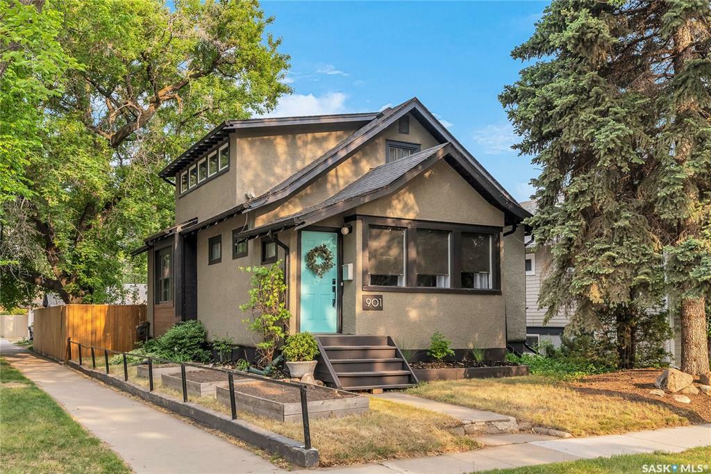 Property Photo: 901 9th Avenue N SK S7K 2Z3