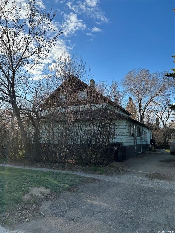 Property Photo: 301 Aldridge Street SK S0C 0M0