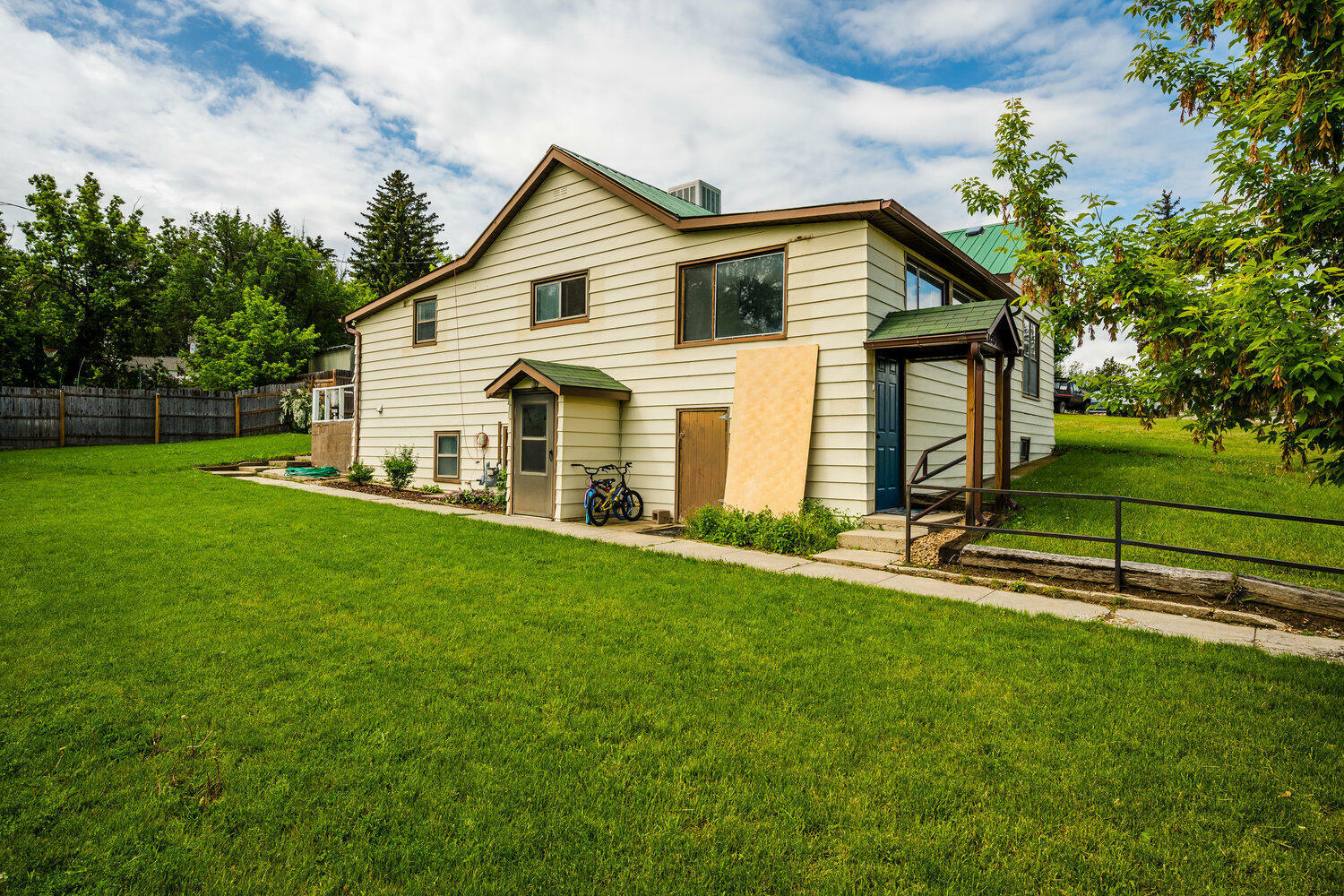 Property Photo: 195 W Gatchell Street WY 82834